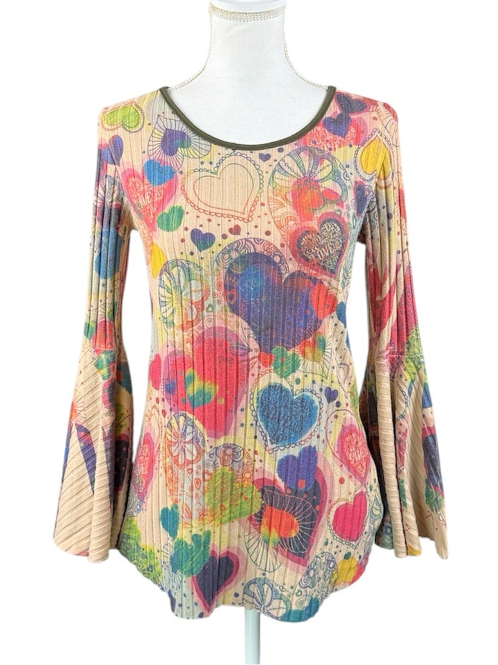 Casa Lee Ribbed Top Bell Sleeve Cut out tie Back Tan Colorful Hearts Size Small